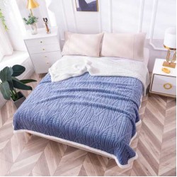                                      Pătură Dublă 200x230 cm cu Blăniță Tip Șerpa, Model Torsadat în Relief