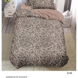                                                  Set Pat 4 Piese „Super Design Pucioasa” – Cearceaf cu Elastic